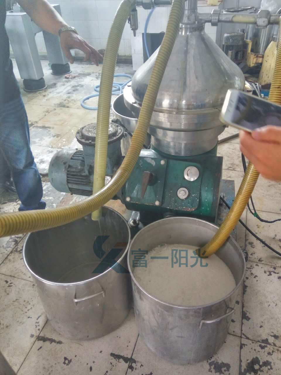 水性淬火液分離實(shí)驗(yàn)圖-廣州富一